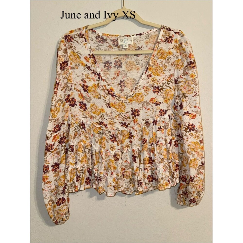 June & Ivy White Floral V-Neck Peplum Blouse